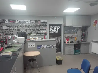 DORABIANIE KLUCZY, KODOWANIE, Awaryjne otwieranie samochodów